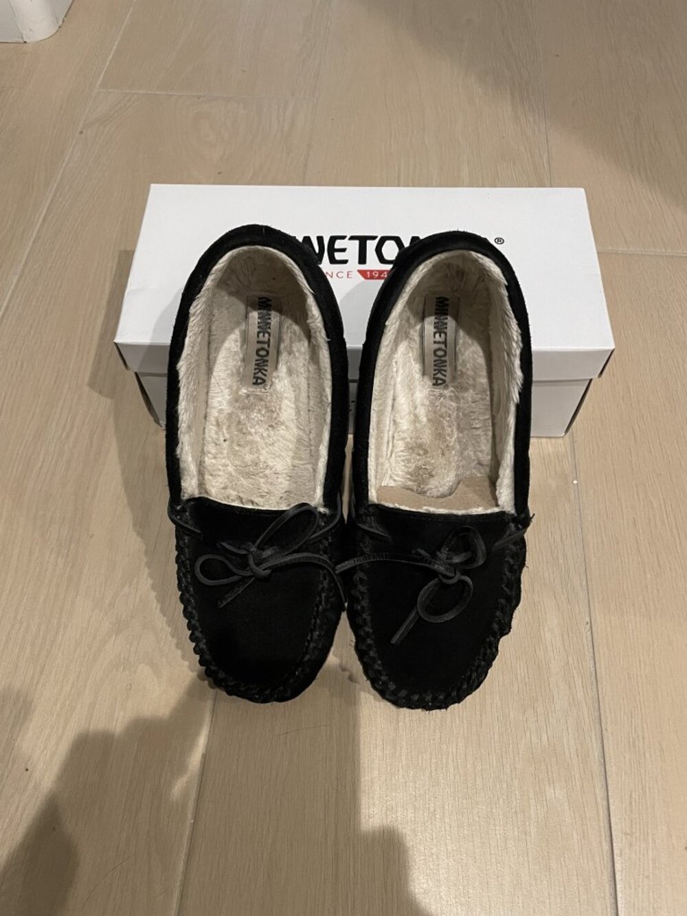 Minnetonka Moccasins Lynda Trapper Women's Slippers - Size 11 - comes with box!